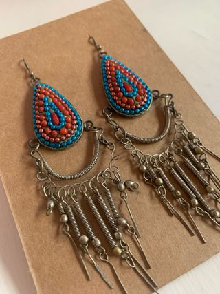 Pendientes largos estilo étnico