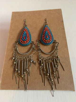 Pendientes largos estilo étnico