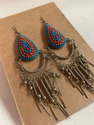 Pendientes largos estilo étnico