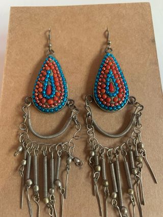 Pendientes largos estilo étnico