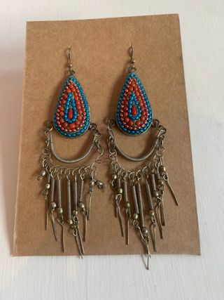 Pendientes largos estilo étnico