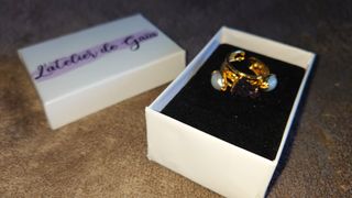 Anillo L'atelier de Gaia Ajustable Oro y Púrpura