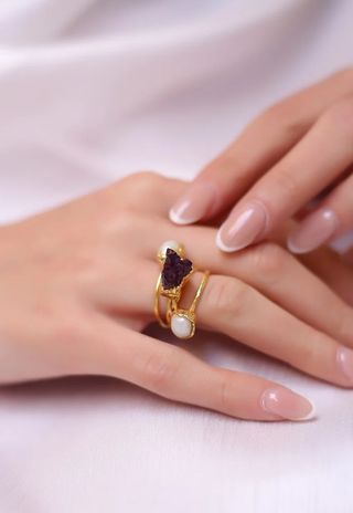 Anillo L'atelier de Gaia Ajustable Oro y Púrpura