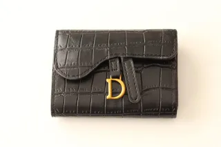 Tarjetero mujer negro con detalle D dorado