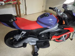 Moto eléctrica Aprilia infantil