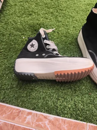 Zapatillas altas negras y blancas