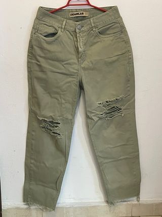 Pantalón vaquero verde roto