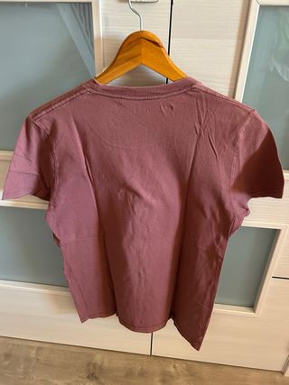 Camisetas Hollister blanca, verde y malva