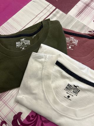 Camisetas Hollister blanca, verde y malva