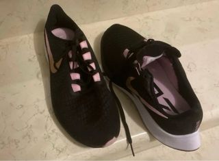 Scarpe running Nike nere e rosa