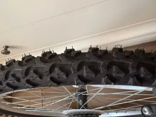 Bicicleta niña Denbike 24 blanca y fucsia