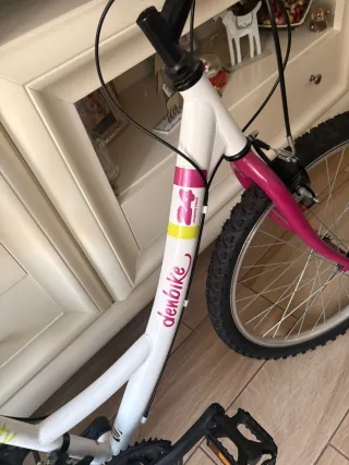 Bicicleta niña Denbike 24 blanca y fucsia