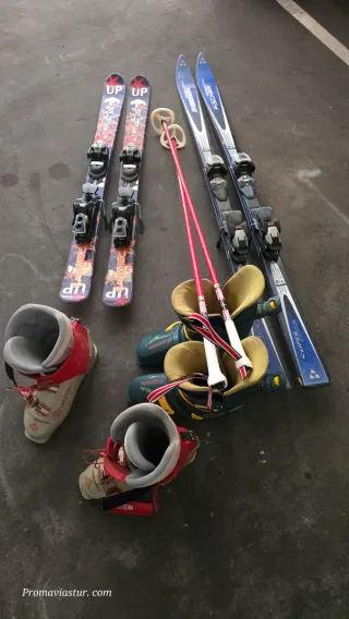 Esquís y botas de esquí