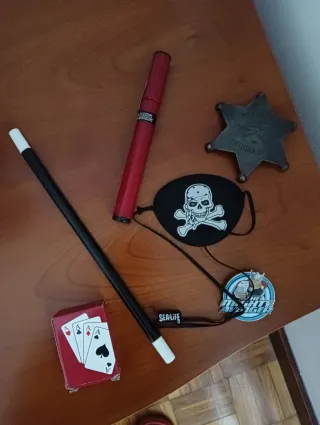 Lote Brinquedos: Varinha Mágica, Baralho, Patch