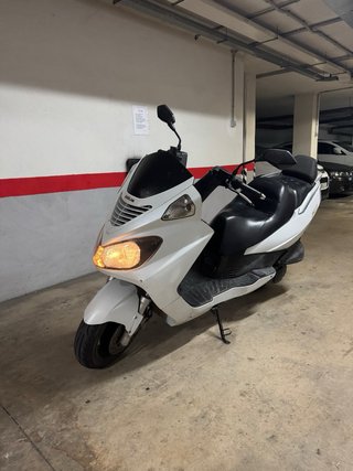 Moto daelim S2.de carretera.