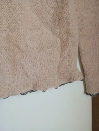 Blusa beige de punto manga larga