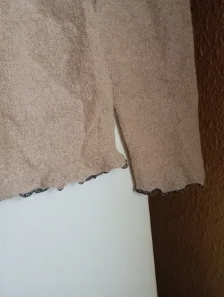 Blusa beige de punto manga larga