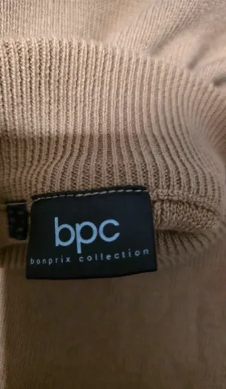 Maglia smanicata cammello con bottoni