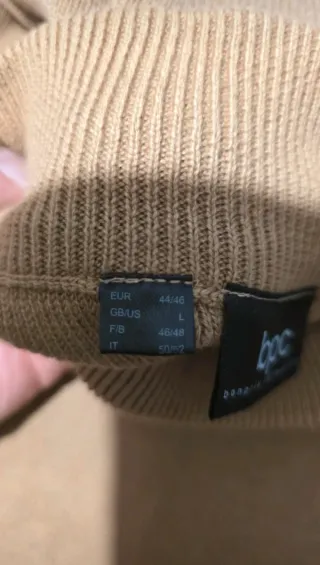 Maglia smanicata cammello con bottoni