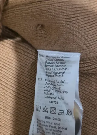 Maglia smanicata cammello con bottoni