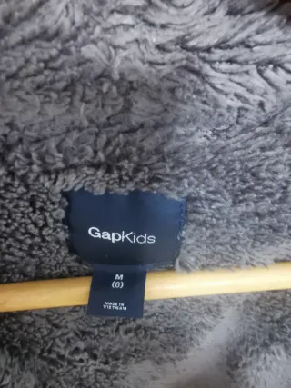 Sudadera niño GAP gris con capucha. Talla 8