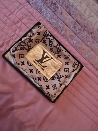 Pañuelo  con monedero a juego