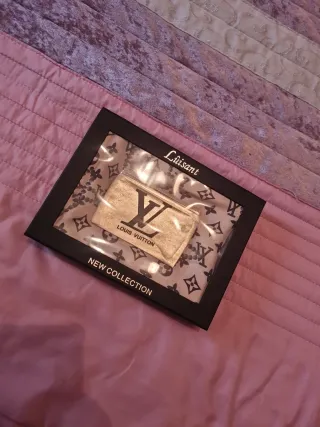 Pañuelo  con monedero a juego