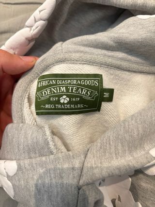 Sudadera Denim Tears Gris con Detalles Blancos