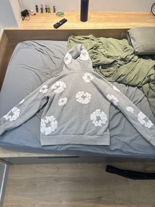 Sudadera Denim Tears Gris con Detalles Blancos