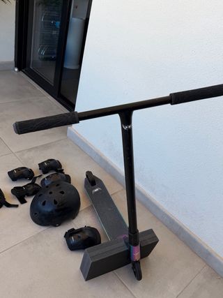 Patín trucos + equipo protección