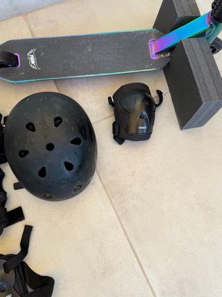 Patín trucos + equipo protección