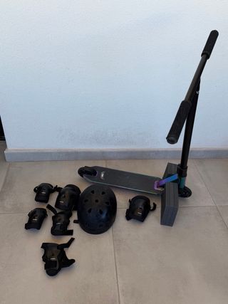 Patín trucos + equipo protección