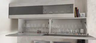 Vetrine moderne soggiorno grigio e bianco