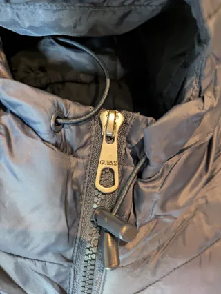 Chaqueta Guess Azul con Capucha