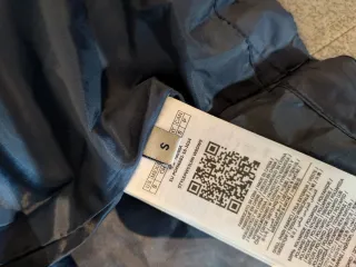 Chaqueta Guess Azul con Capucha