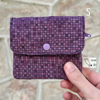 Cartera mini geométrica morada