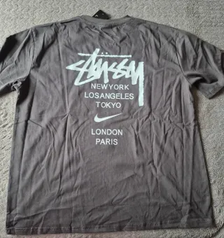 Camiseta Stussy Gris