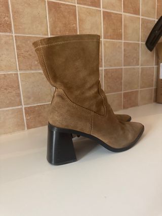 Botines ante tacón cuadrado