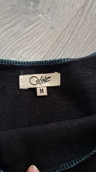 Vestido cálido negro con detalles azules