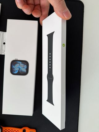 Apple Watch Series 11 da 46mm grigio siderale. Nuovo