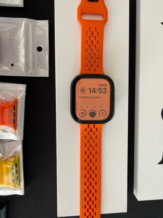 Apple Watch Series 11 da 46mm grigio siderale. Nuovo