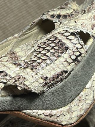 Zapatos Peep Toe tacón piel de Escamas