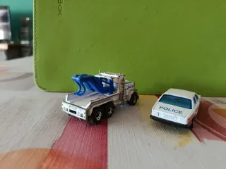 Lote 2 Miniaturas Policiales Matchbox 1/64