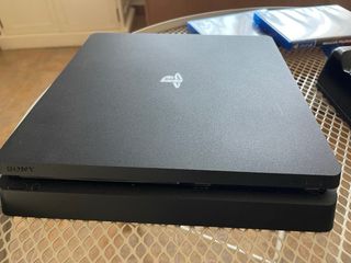 PS4 (PlayStation 4) 1TB + 3 Juegos