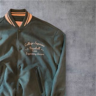 Chaqueta varsity Bershka College verde talla S