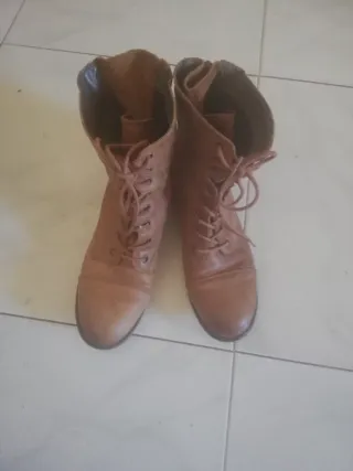 Botines piel media pierna camel