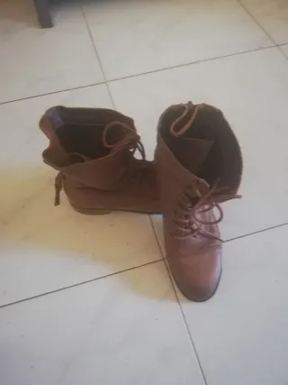 Botines piel media pierna camel