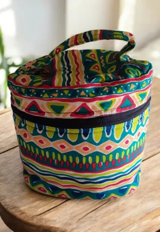 Neceser organizador maquillaje colores vivos.