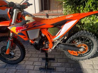 KTM 350 EXC-F 2025  modelo Champion