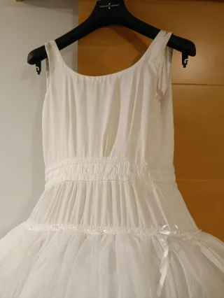 Cancán blanco. Usado 2 veces